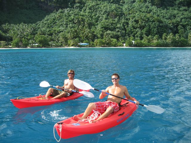 Russell & Sean on new kayaks, Huahine