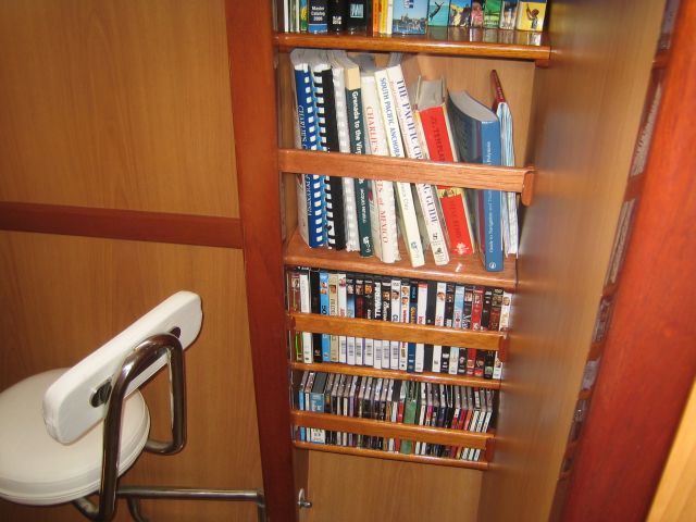 New bookshelves installed in Cartagena