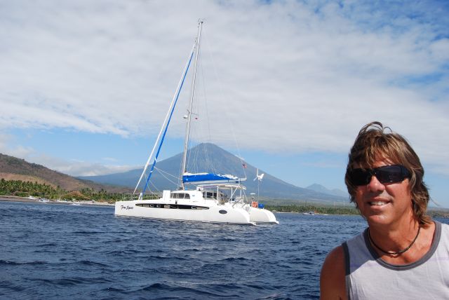 Russell Freespirit behind him